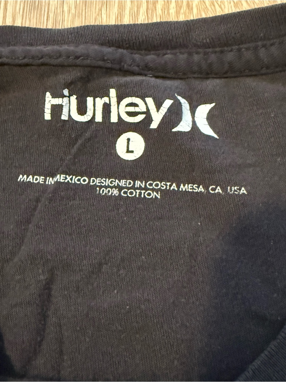 Large Hurley Flamingo Shirt - Excellent Condition - Picture 6 of 6